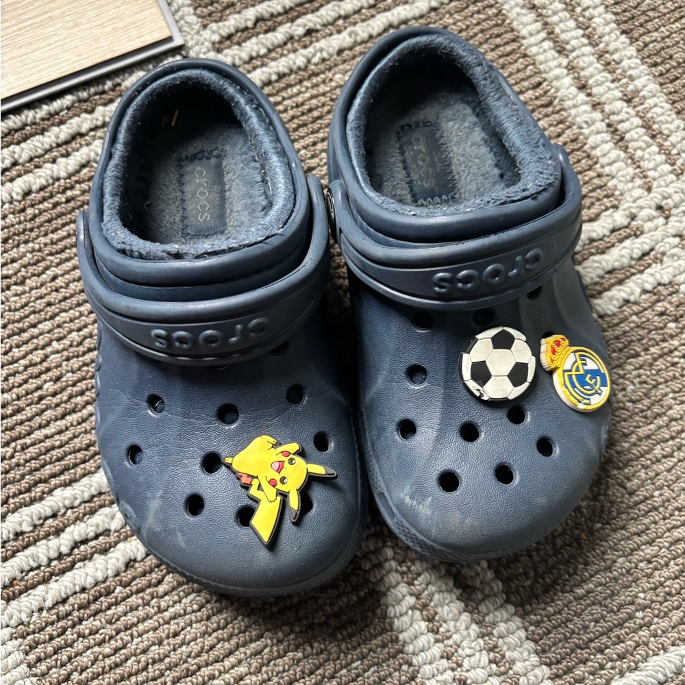 CROCS toddler Navy Blue Clog with Pikachu and Soccer Charms size 10